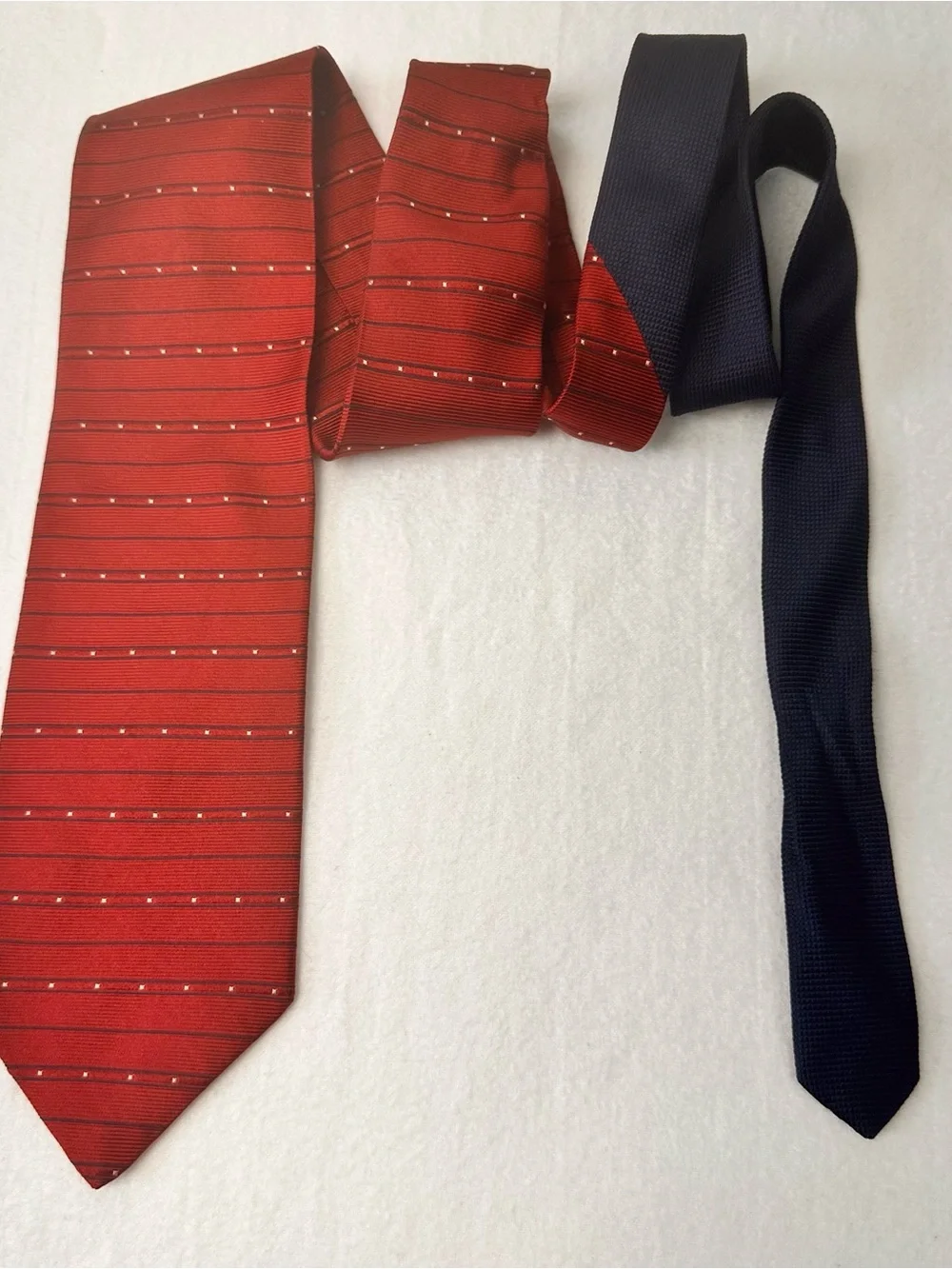 Classic Red Striped Men's Tie - Unbranded